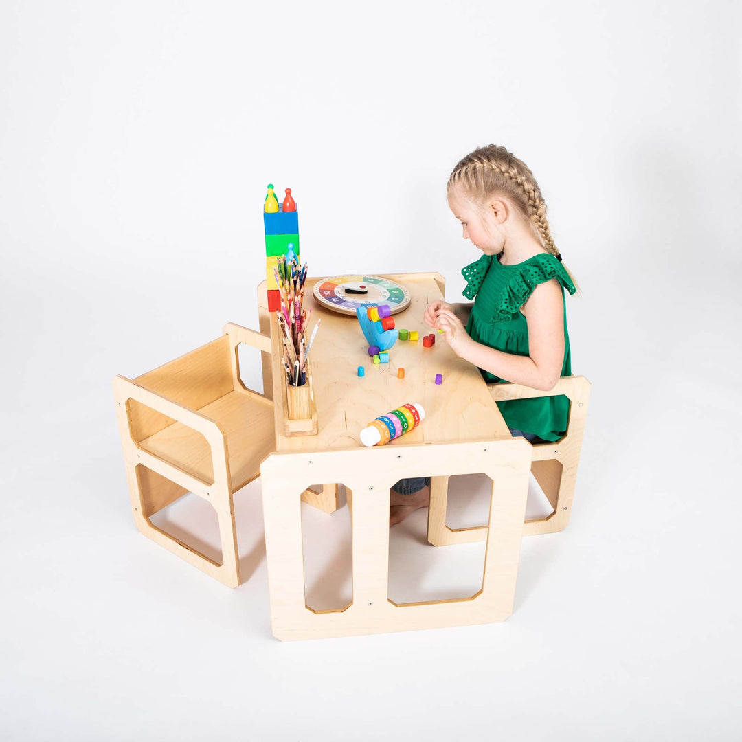Montessori tafel om te spenen met 2 stoelen