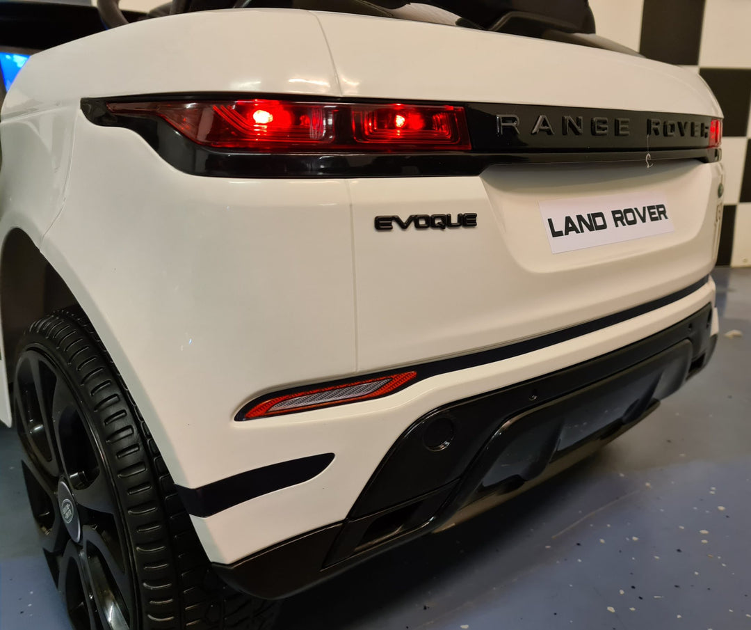 Witte elektrische kinderauto Range Rover Evoque met 4 motoren