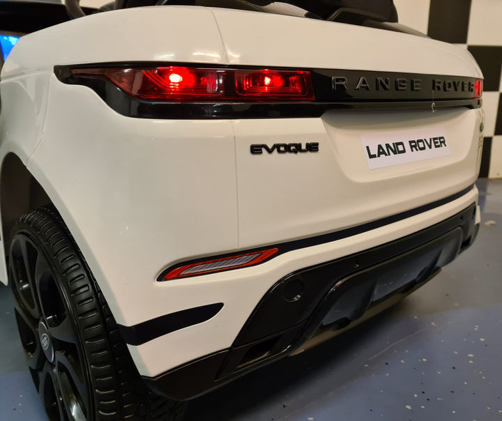 Witte elektrische kinderauto Range Rover Evoque met 4 motoren
