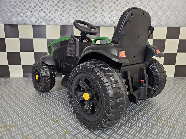 Kindertractor Farmer 12 volt groen met afstandsbediening