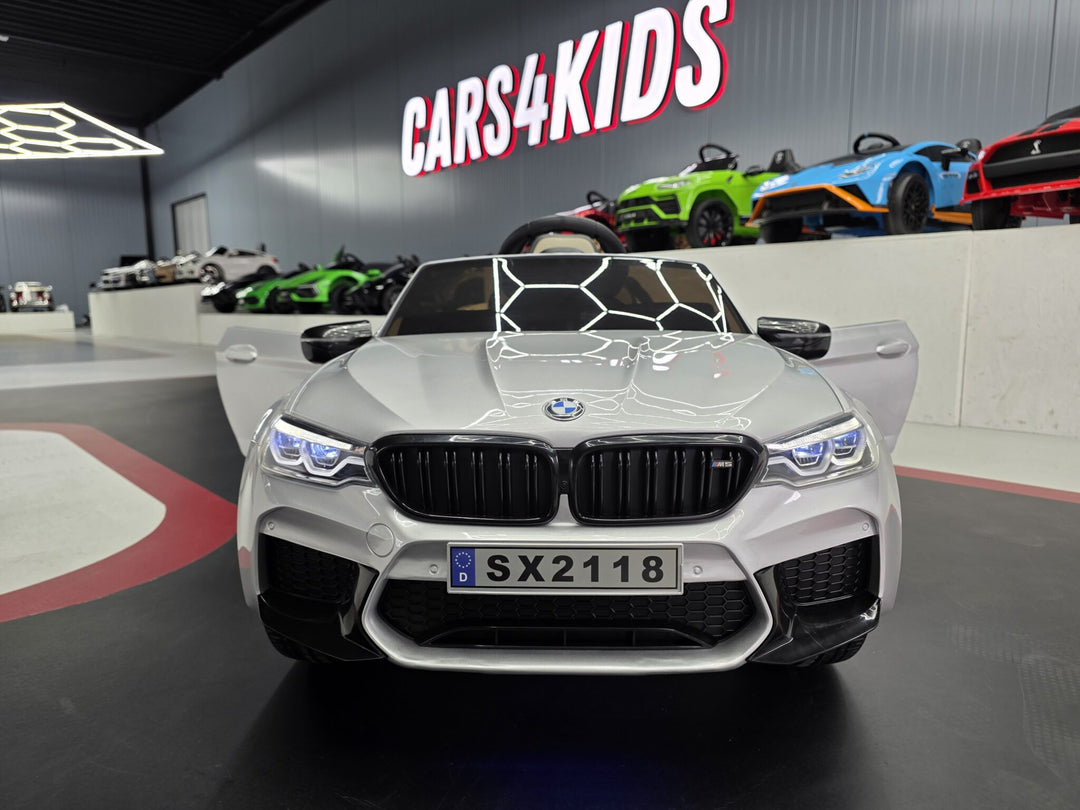 Elektrische kinderauto BMW M5 24 volt metallic grijs