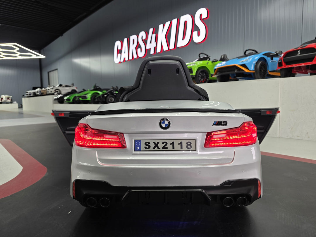 Elektrische kinderauto BMW M5 24 volt metallic grijs