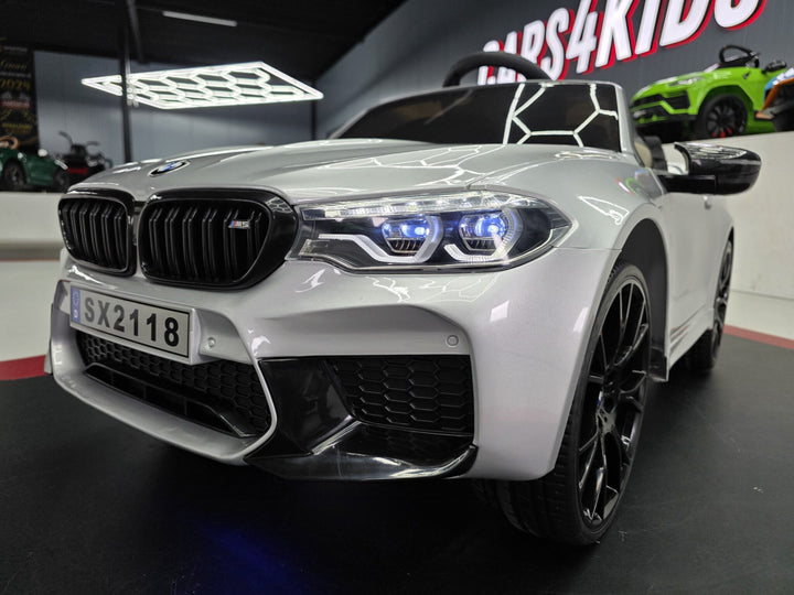 Elektrische kinderauto BMW M5 24 volt metallic grijs