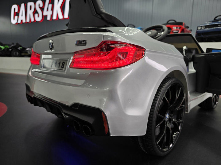 Elektrische kinderauto BMW M5 24 volt metallic grijs