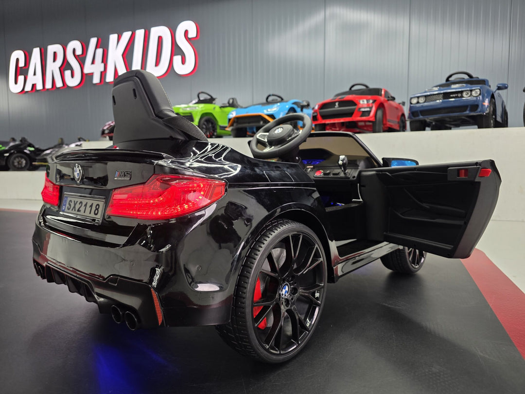 BMW M5 24 volt metallic zwarte kinderauto
