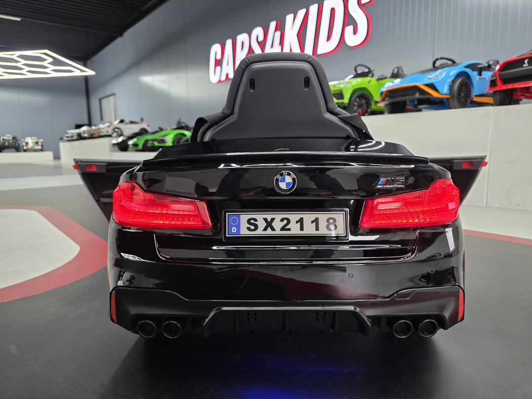 BMW M5 24 volt metallic zwarte kinderauto