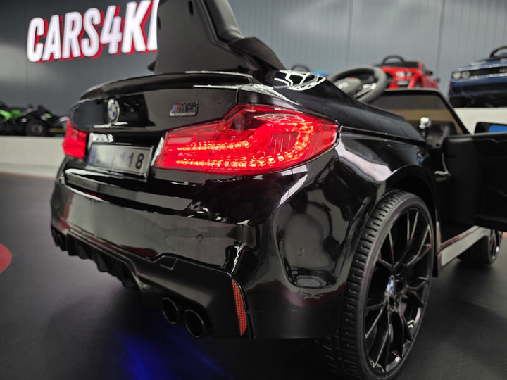 BMW M5 24 volt metallic zwarte kinderauto