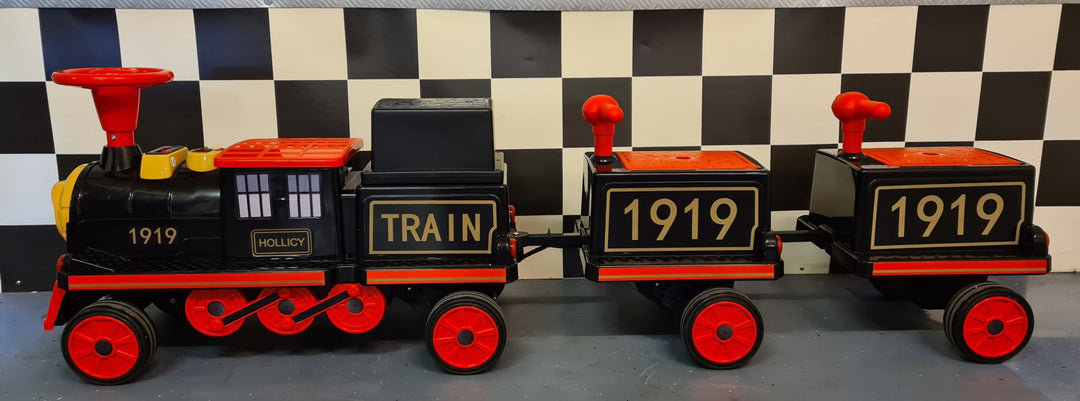 Elektrische kindertrein 12 volt met 2 wagons