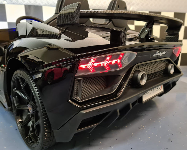 24 volt Lamborghini Aventador voor 2 personen met driftfunctie, metallic zwart