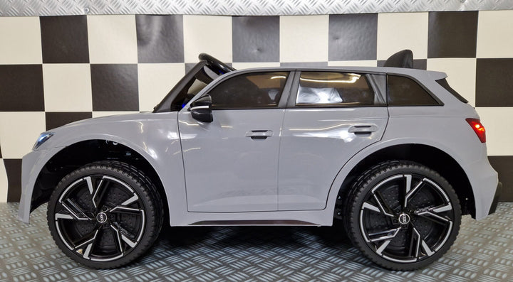 Elektrische kinderauto Audi RS6 nardo-grijs