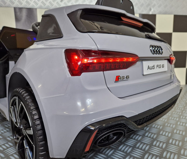 Elektrische kinderauto Audi RS6 nardo-grijs