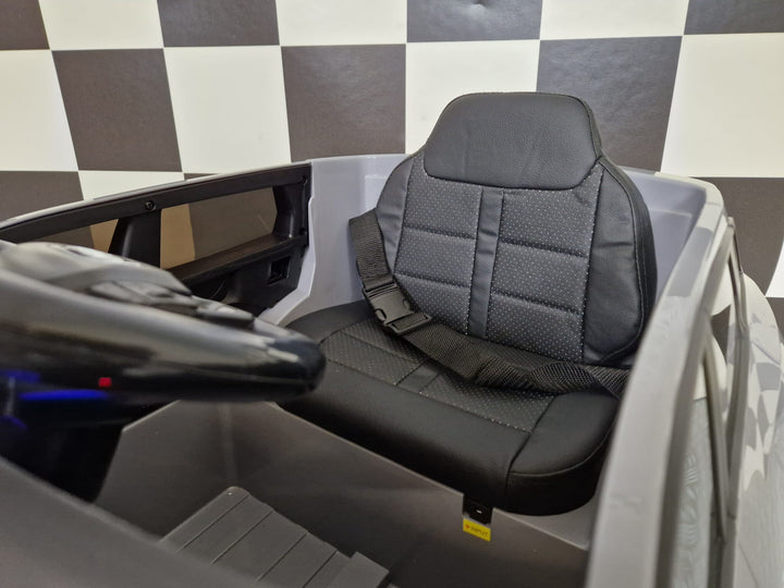 Elektrische kinderauto Audi RS6 nardo-grijs