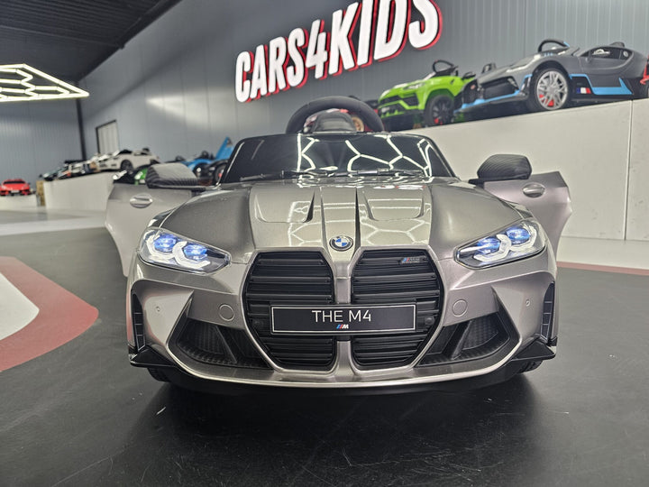 Elektrische kinderauto BMW M4 12 volt metallic grijs