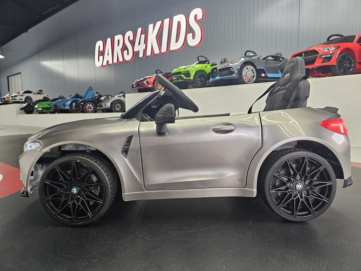 Elektrische kinderauto BMW M4 12 volt metallic grijs