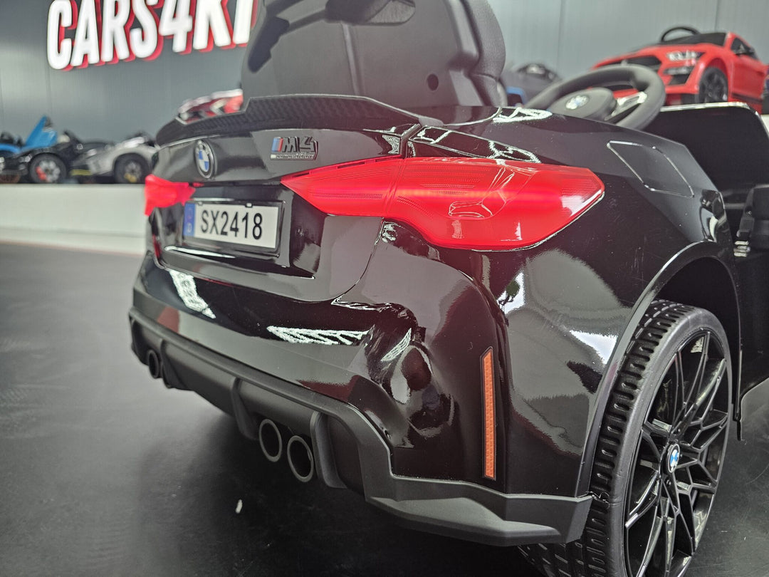 Elektrische kinderauto BMW M4 12 volt metallic zwart