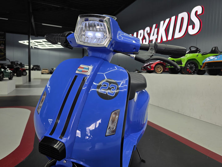 Blauwe elektrische kinderstep 24V