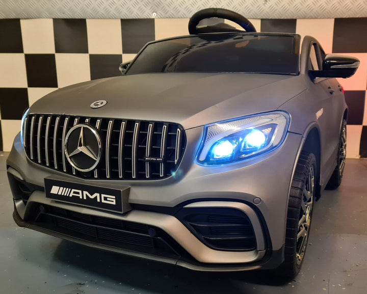 Elektrische kinderauto Mercedes GLC 63 AMG matgrijs