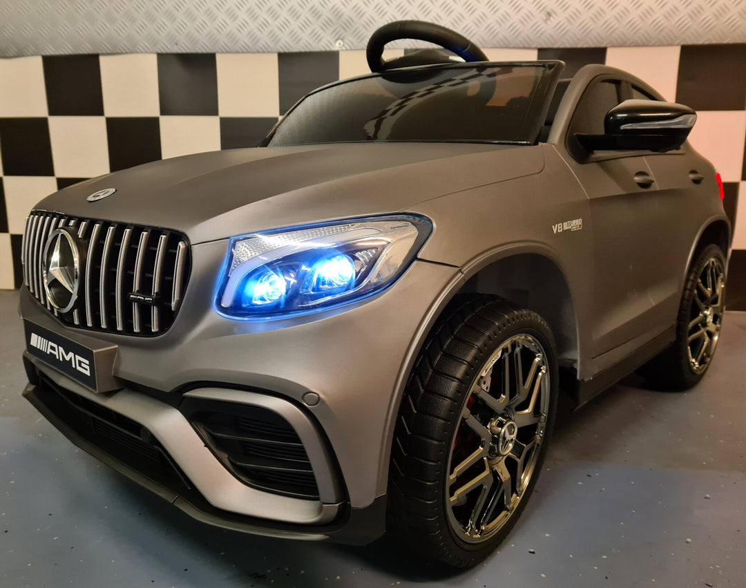 Elektrische kinderauto Mercedes GLC 63 AMG matgrijs