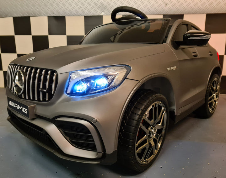 Elektrische kinderauto Mercedes GLC 63 AMG matgrijs
