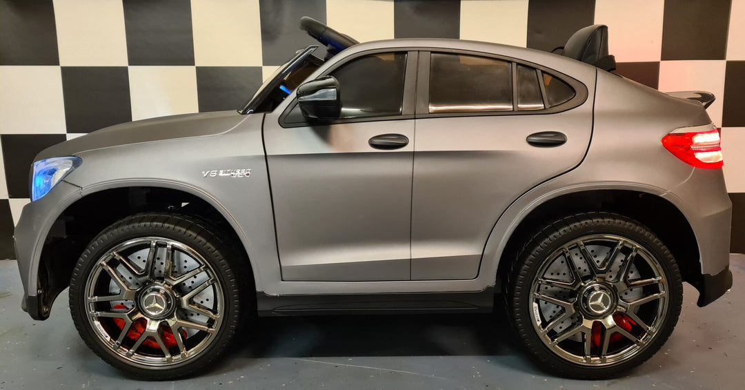 Elektrische kinderauto Mercedes GLC 63 AMG matgrijs