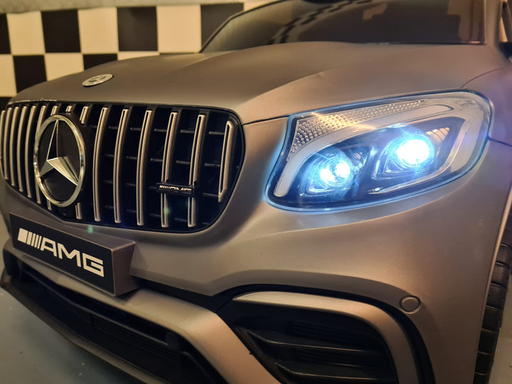 Elektrische kinderauto Mercedes GLC 63 AMG matgrijs