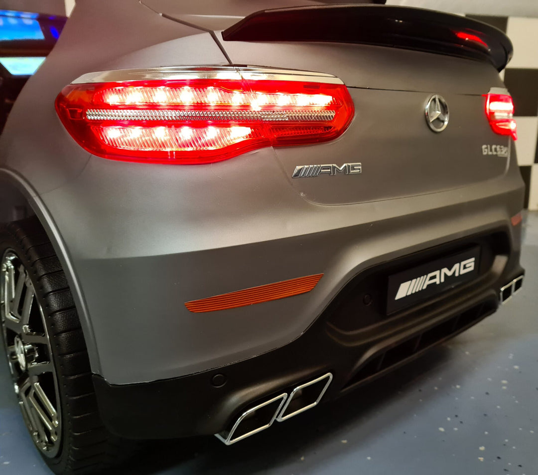 Elektrische kinderauto Mercedes GLC 63 AMG matgrijs