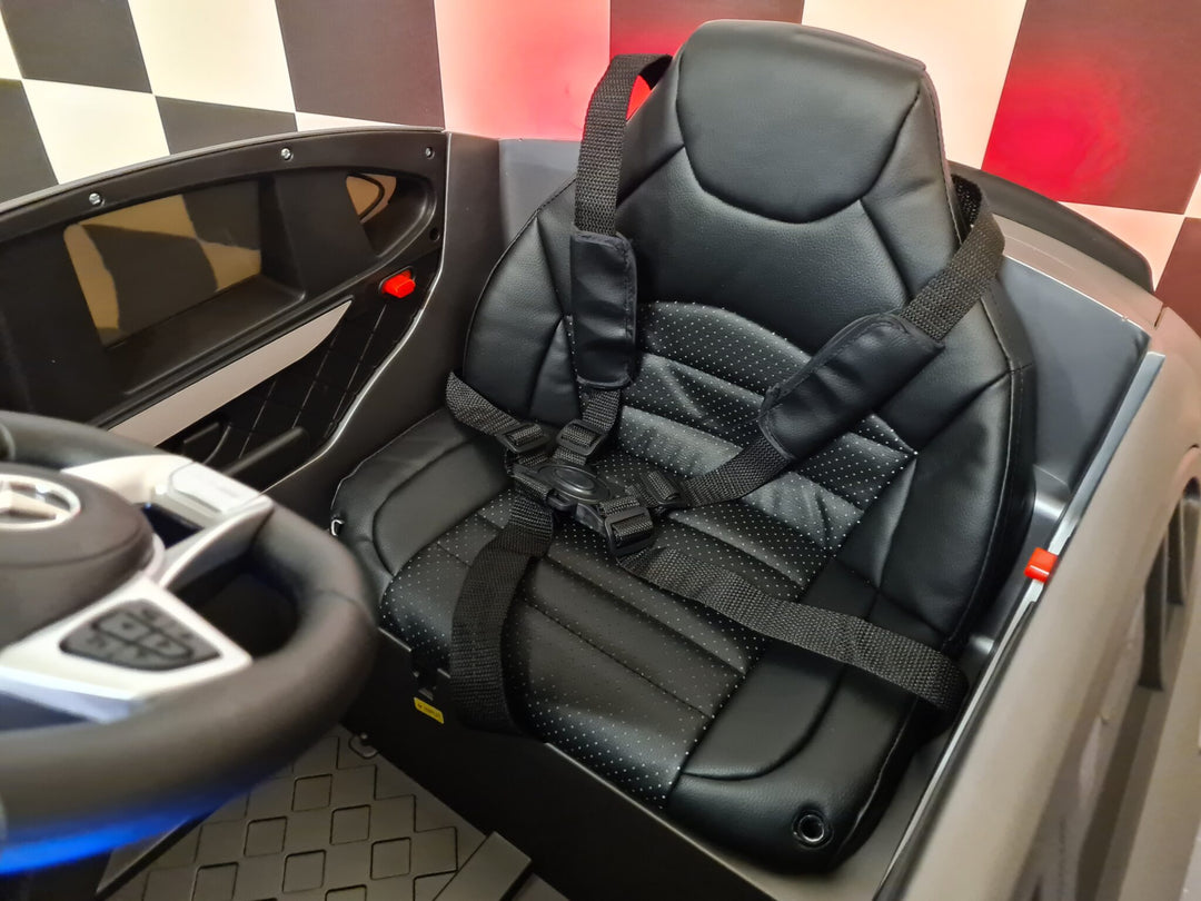 Elektrische kinderauto Mercedes GLC 63 AMG matgrijs
