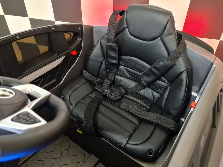 Elektrische kinderauto Mercedes GLC 63 AMG matgrijs