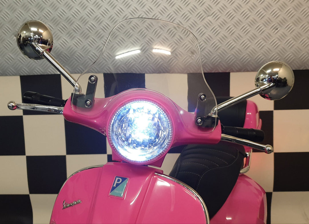 Vespa GTS kinderscooter roze 12 volt met windscherm