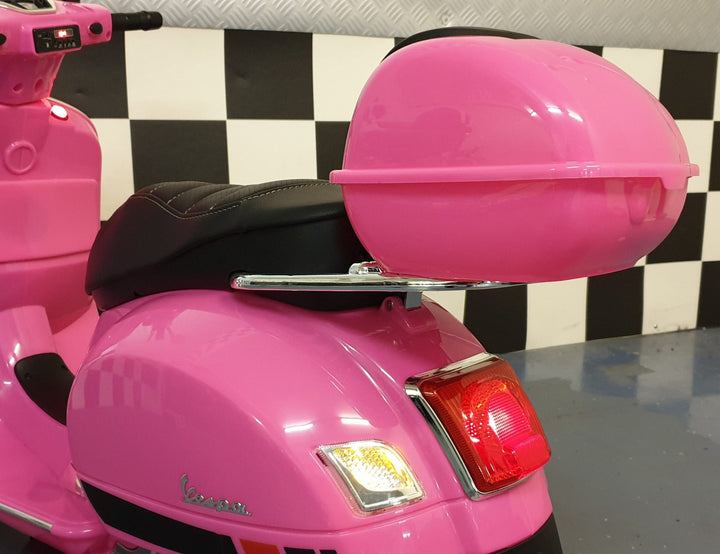 Vespa GTS kinderscooter roze 12 volt met windscherm