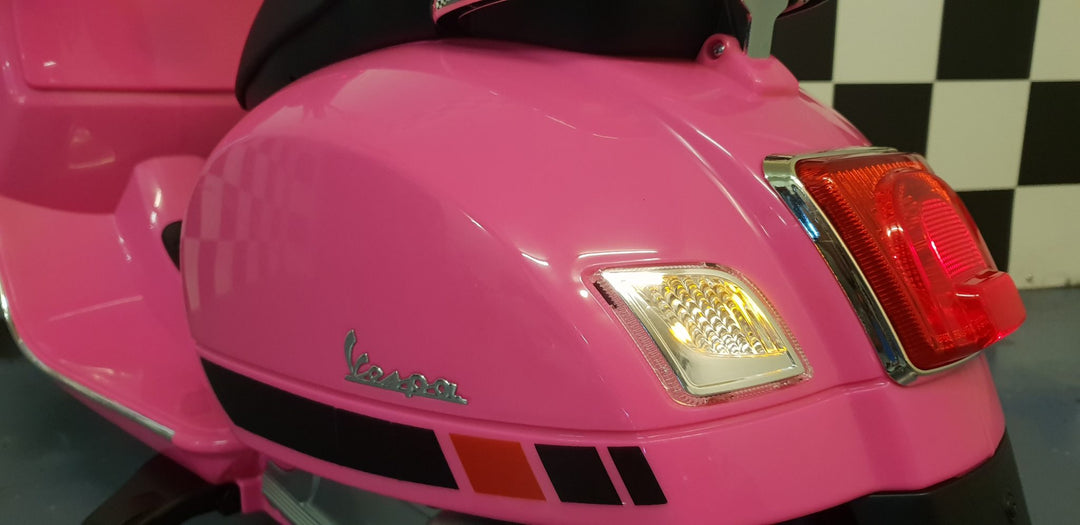 Vespa GTS kinderscooter roze 12 volt met windscherm
